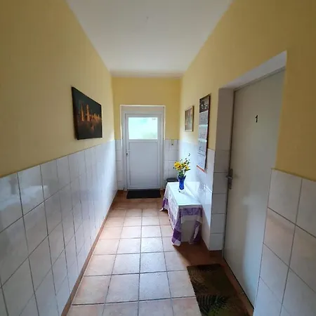 Goldener Drache בית הארחה